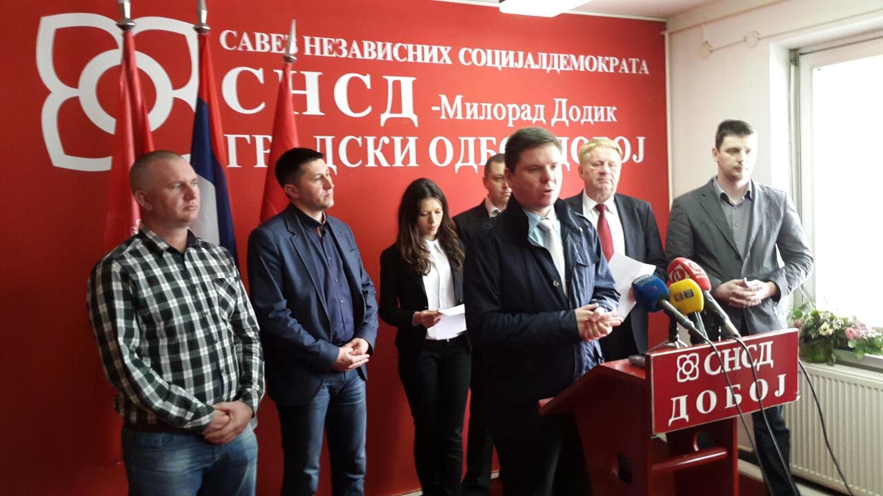 DOBOJ: SNSD optužio gradonačelnika za ucjenu SDS-ovim članstvom