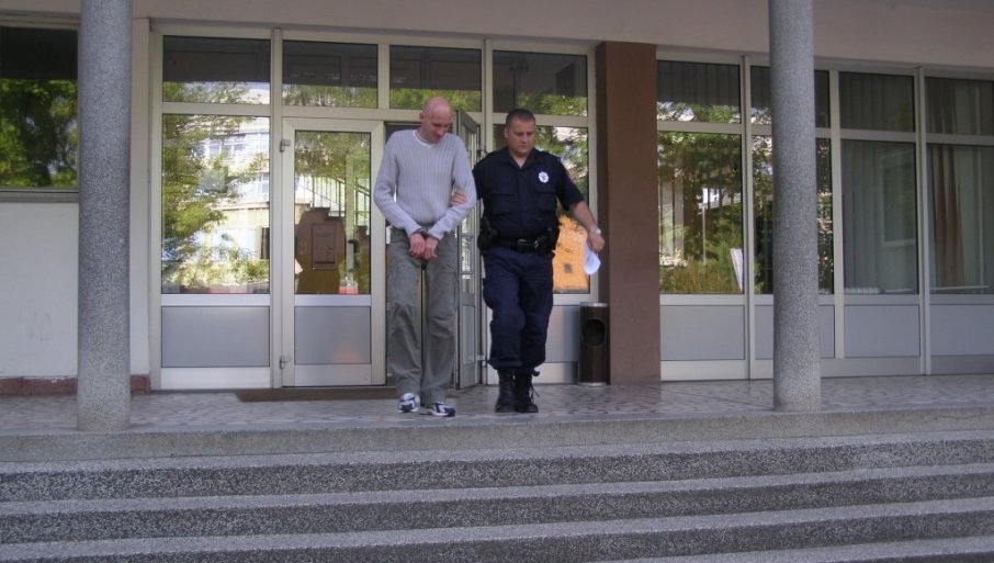 DOBOJLIJA STAO DA POMOGNE, PA DOBIO BATINE Osuđivani ubica iz Gradiške pretukao mladića