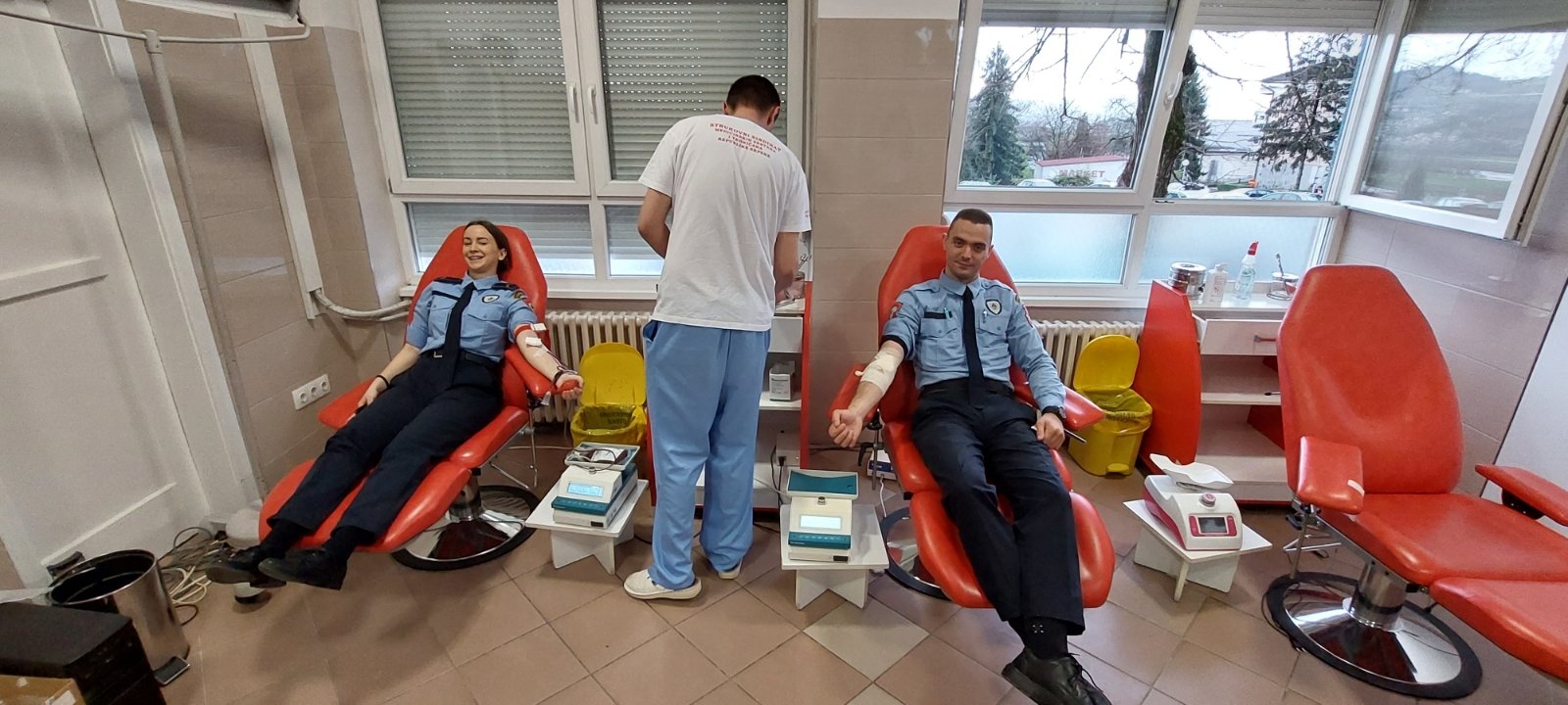 DOBOJ: Akcija darivanja krvi pripadnika Policijske uprave (FOTO)