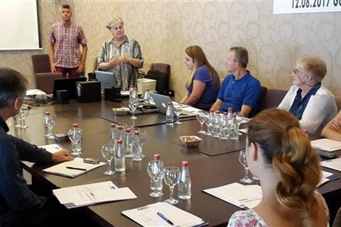 DOBOJ: Okrugli sto - Mladima pružiti šansu