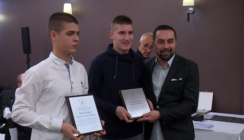 DOBOJ: Održano 11. tradicionalno „Tenisko veče“ (VIDEO)