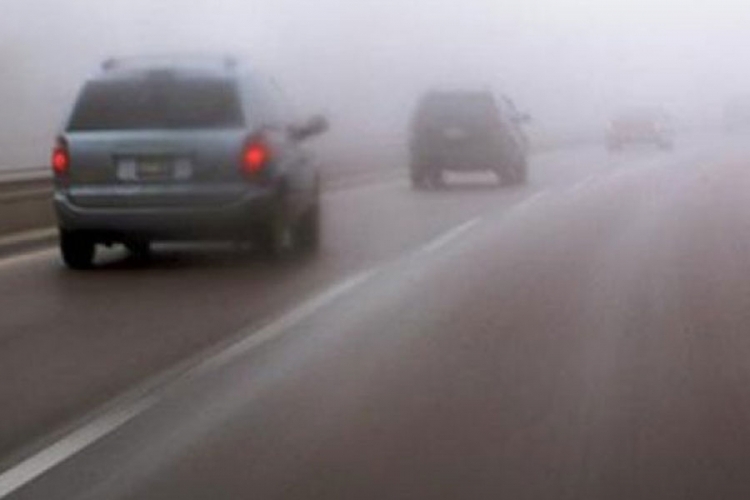 PUTEVI: Vozači oprez: Klizavi kolovozi, magla i odroni