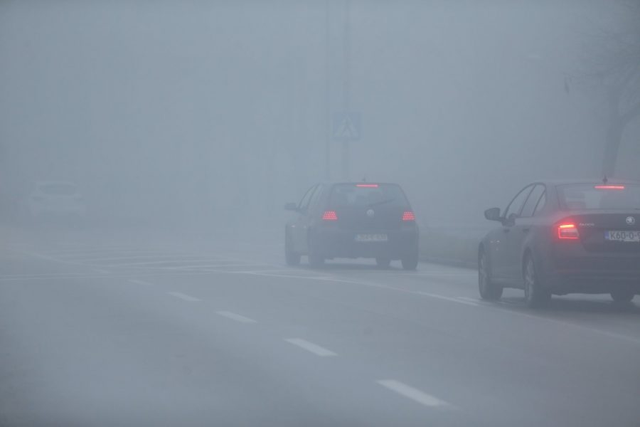 PUTEVI: U istočnim dijelovima klizav kolovoz, a u višim magla smanjuje vidljivost
