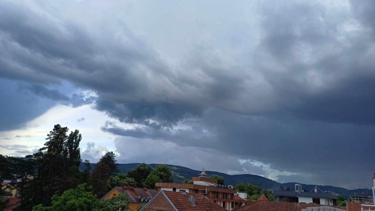 VRIJEME: Sutra oblačno, uz uslove za lokalne nepogode