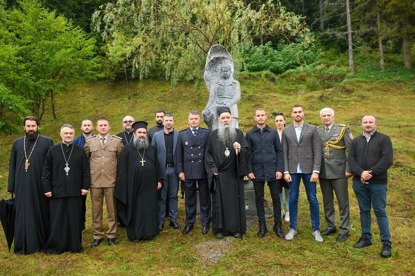 Otkriven spomen-kip najmlađem borcu Vojske Srpske Spomenku Gostiću