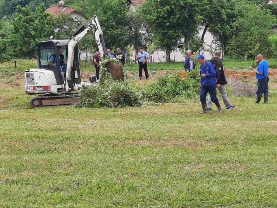 DOBOJ: Počela ekshumacija, radnici pronašli kosti za koje tvrde da su životinjske