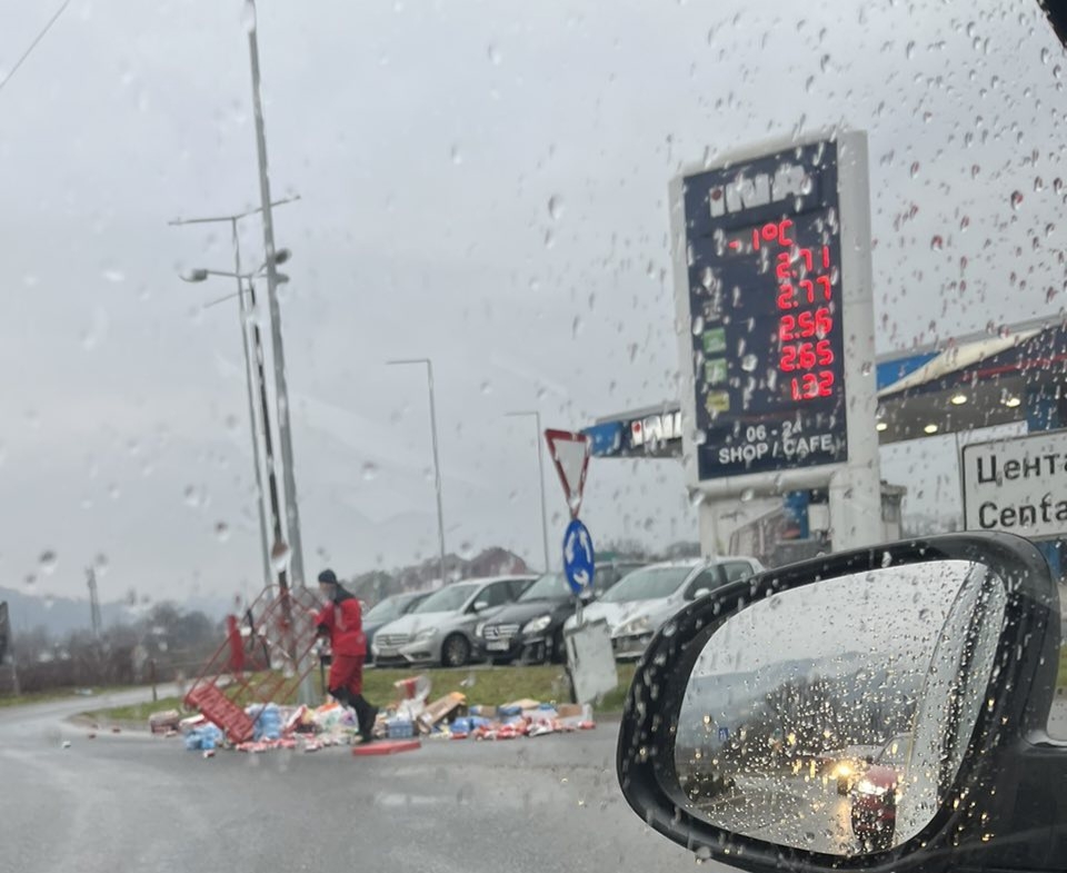 DA LI ZBOG KRUŽNOG TOGA ISPADAJU STVARI IZ KAMIONA?!? Saga o kružnom toku se nastavlja.