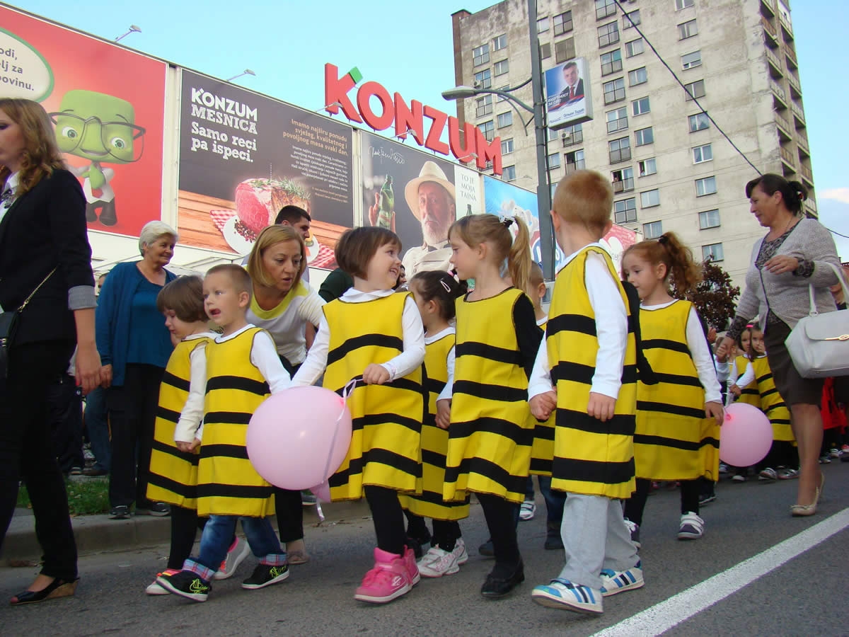 DOBOJSKI INFO VAS POZIVA: Maskenbal – defile djece pod nazivom "Al' je lijep ovaj svijet"