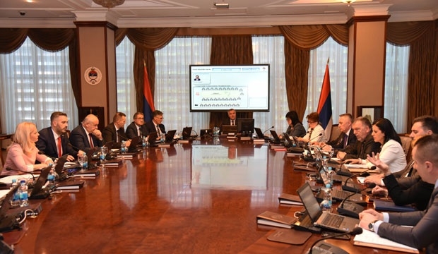 VLADA USVOJILA ZAKONSKE IZMENE: Razdvajanje statusa nezaposlenih i prava na zdravstveno osiguranje, veće naknade i dužina primanja