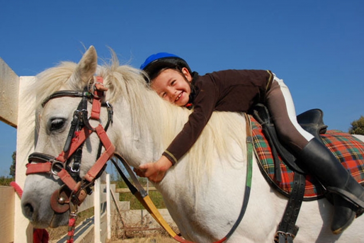 REZULTATI TERAPIJSKOG JAHANJA: Devet mališana samostalno jaše