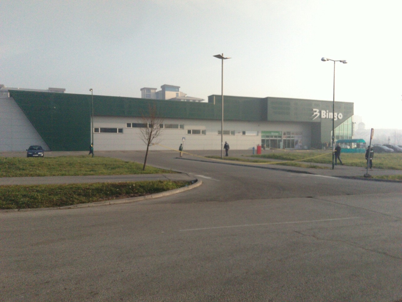 FILMSKA PLJAČKA U DOBOJU: “Golfom” provalili u tržni centar