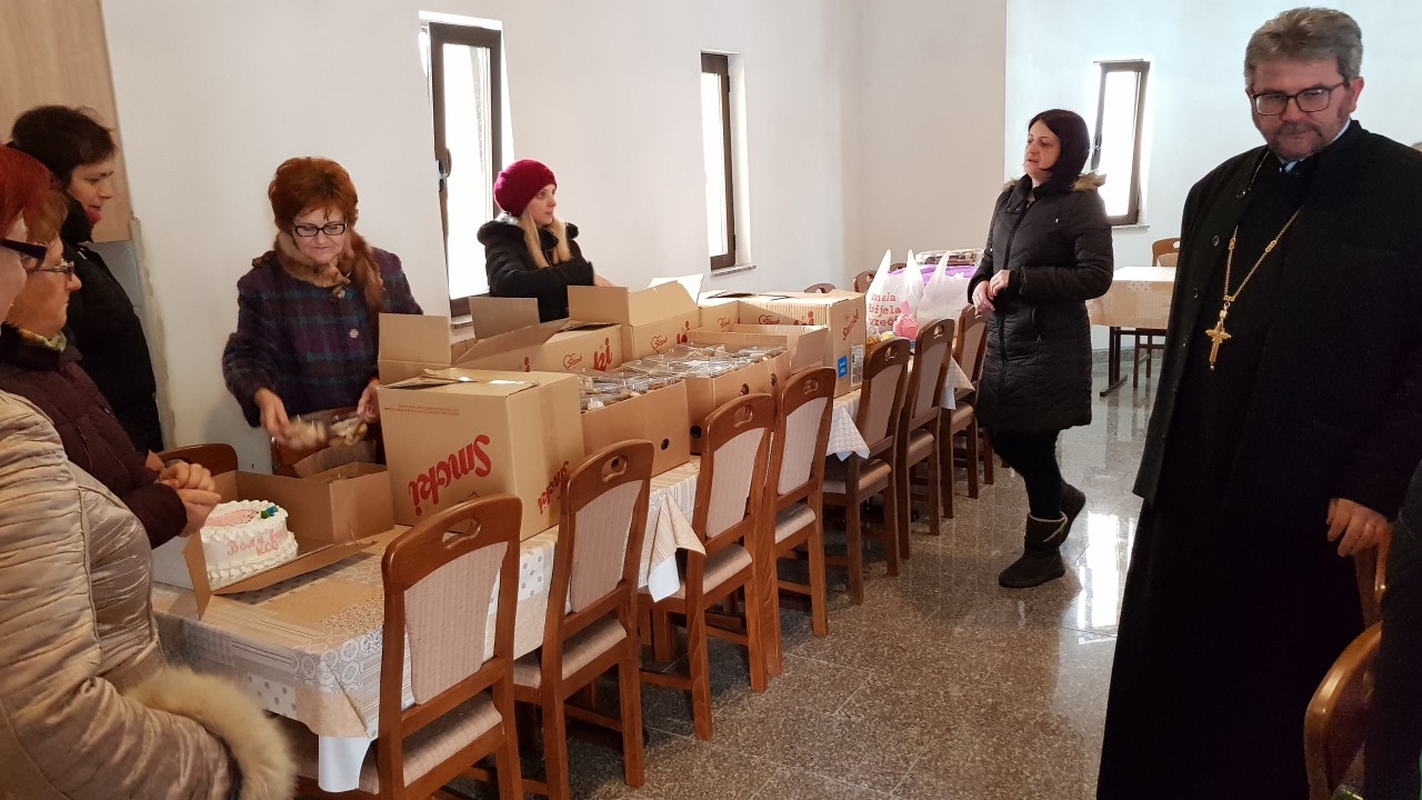 DOBOJ: Božićni paketi za bolesne, siromašne, stare i osuđenike (FOTO)