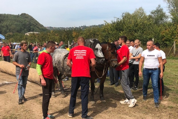 DOBOJ: Prvi put održana štraparijada