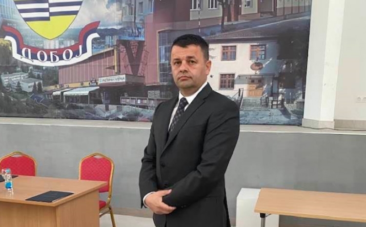 DOBOJSKI INFO PREDSJEDNIKU SKUPŠTINE GRADA DOBOJ: Evo objašnjenja zašto smatramo da si "Obrenova podguzna muva" Sevlide Hurtiću