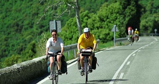 PUTEVI: Povoljni uslovi za vožnju, povećan broj biciklista i motociklista