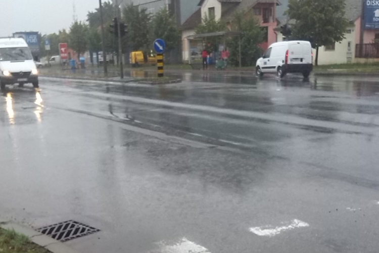 PUTEVI: Kiša usporava saobraćaj