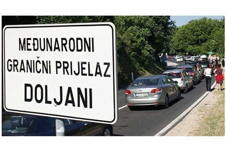 Sve veće gužve i kolone prema moru i na granici u Hrvatskoj