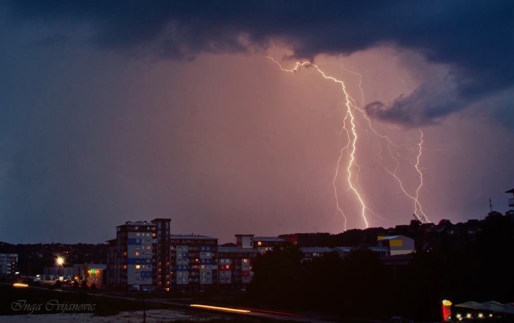 DOBOJ: Meteorolozi predviđaju da će kukanje na vrućinu u popodnevnim časovima preći u kukanje na kišu