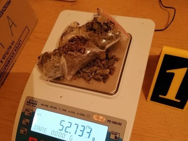 DOBOJ: Policija u pretresu kuće pronašla "travu"