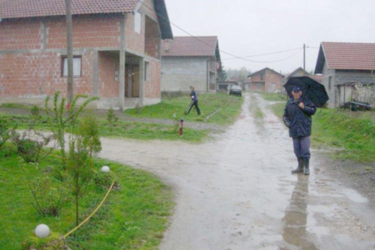 DOBOJ: Mještani Kotorskog se muče bez vode i posla