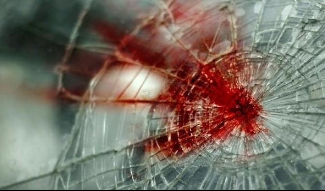 DOBOJ: Golf sletio s puta, teško povrijeđen suvozač