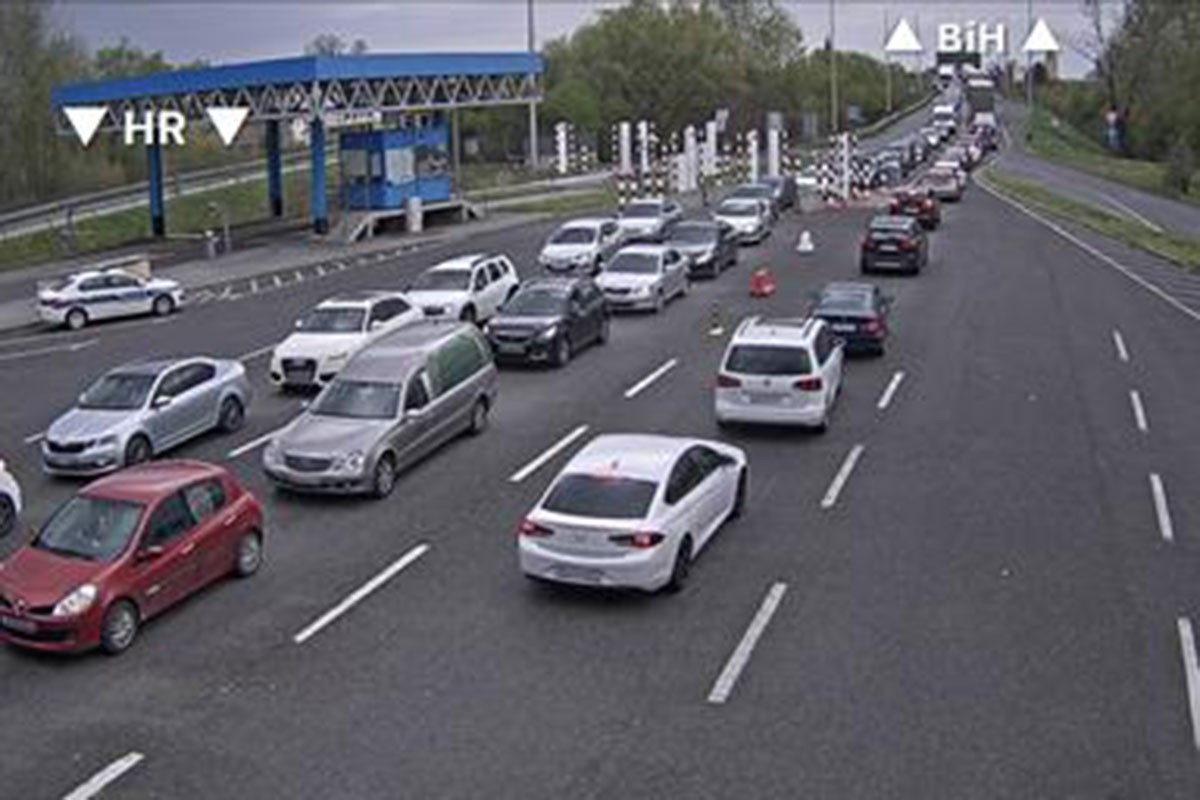 Gužve na graničnom prelazu Gradiška