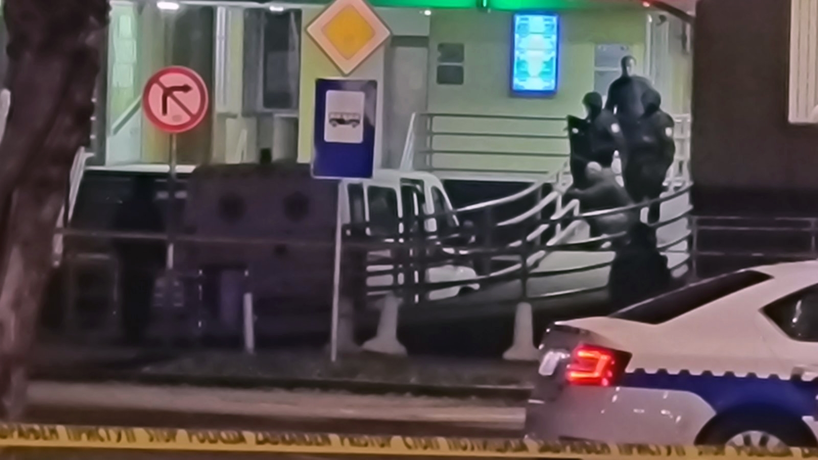 DOBOJ: Muškarac s bombom stavljen pod kontrolu