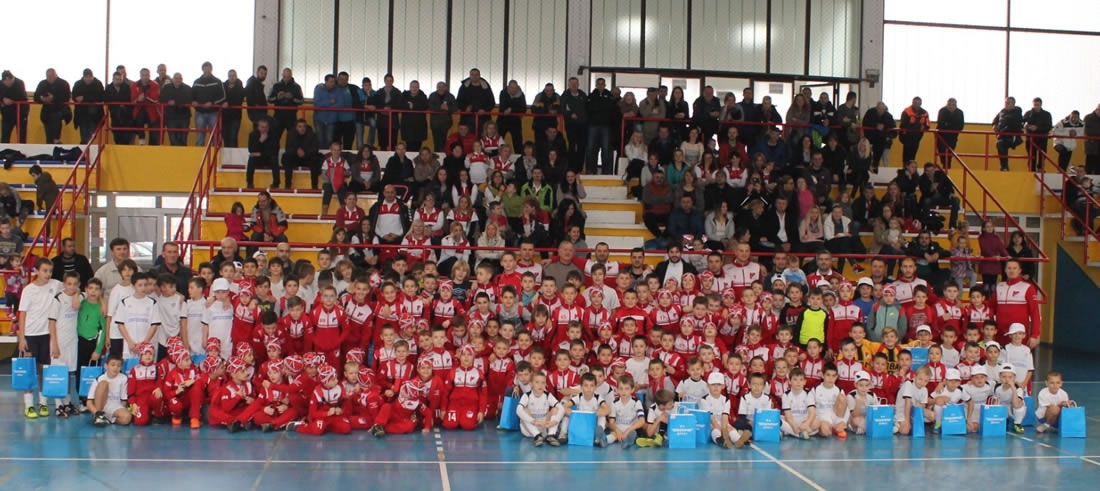 DOBOJ: Fudbalska bajka putuje u svijet (FOTO)