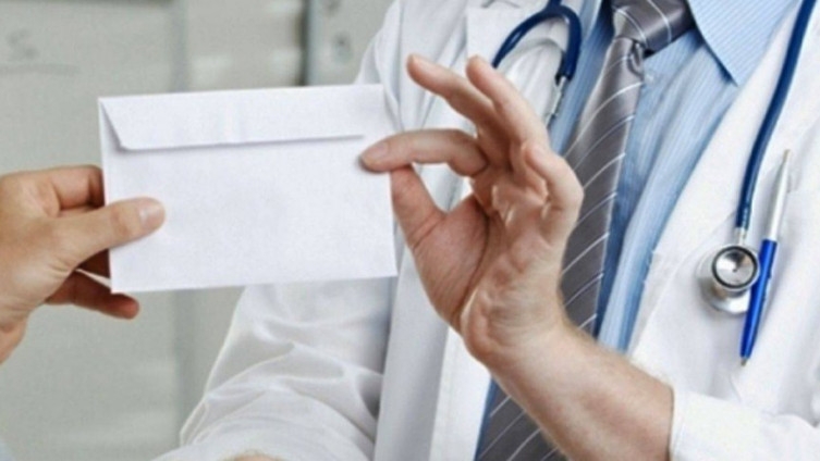 PORAŽAVAJUĆI PODACI U BiH 80 posto građana daje mito ljekarima, ali niko ne prijavljuje