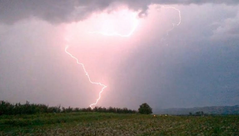 VRIJEME: Danas pretežno oblačno, mogući pljuskovi i grmljavina