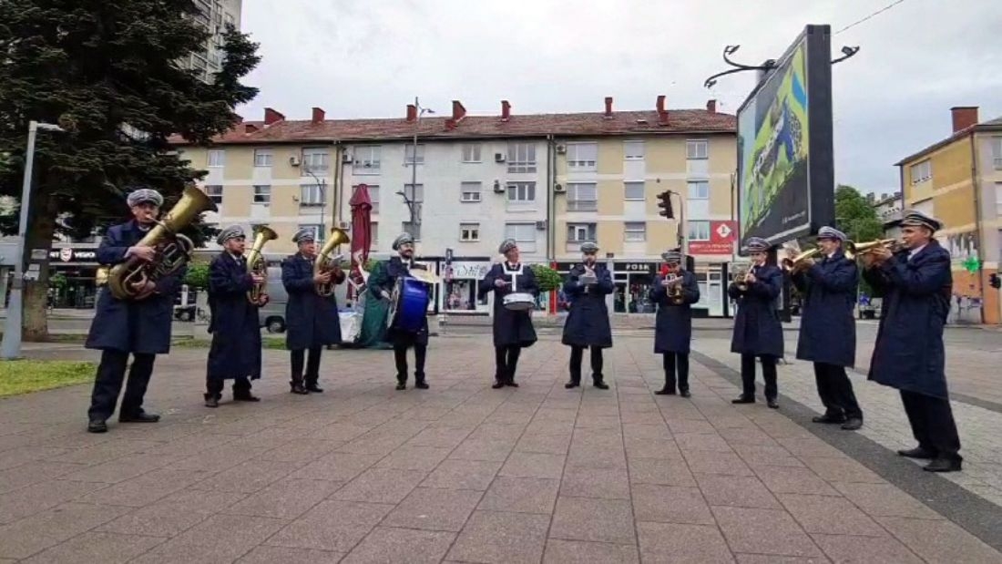DOBOJ: Zvuci duvačkog orkestra obilježili i ovogodišnji uranak (VIDEO)