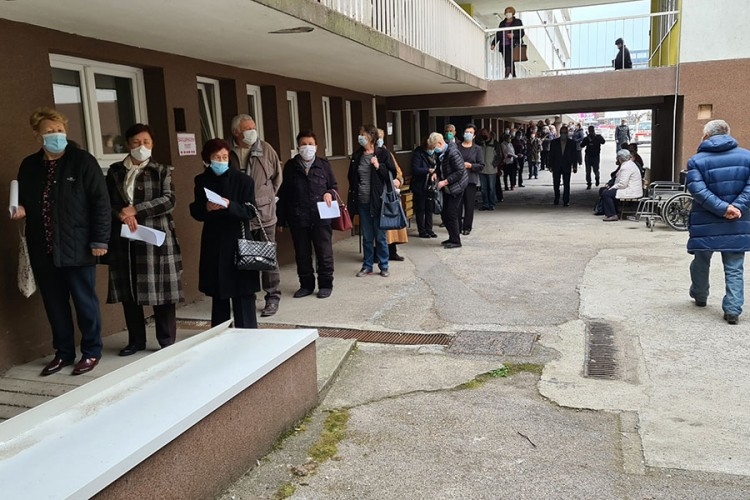 DOBOJ: Dobojlije pohrlile na vakcinaciju AstraZenecom