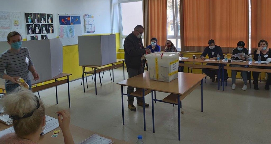 ZBOG IZBORNIH PREVARA NA PROŠLIM LOKALNIM IZBORIMA OPTUŽENE NOVE „SITNE RIBE“. „Kapitalce“ niko ne smije da dira, pa oni mirno pripremaju nove prevare.