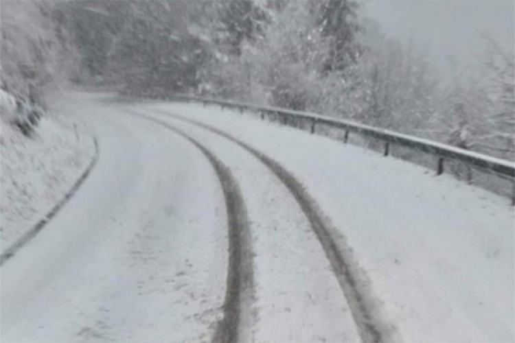 PUTEVI: Oprez zbog ugaženog snijega, poledice i vjetra
