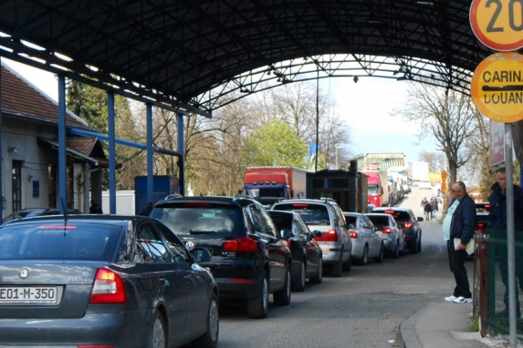 GRANIČNI PRELAZI: Pojačana frekvencija vozila u Gradišci, Gradini, Kostajnici i Kladuši