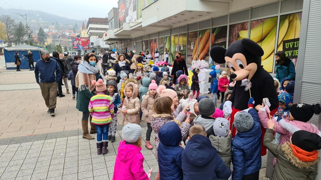 DOBOJ: Humanitarni bazar za liječenje Minje Matić