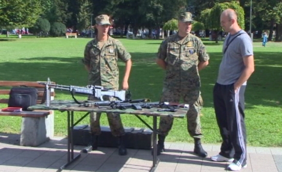 DOBOJ: Mladi nezainteresovani za vojsku (VIDEO)