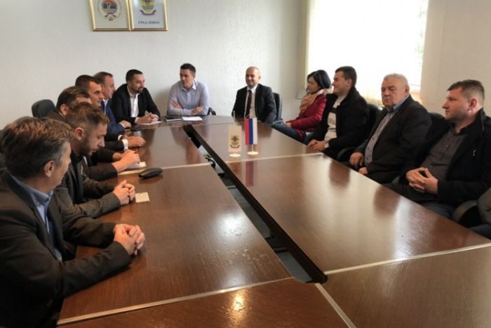 ŠOKANTNO, NIJE VJEROVALA ŠTA... Jedan SDS-ovac pronašao muda i obraz