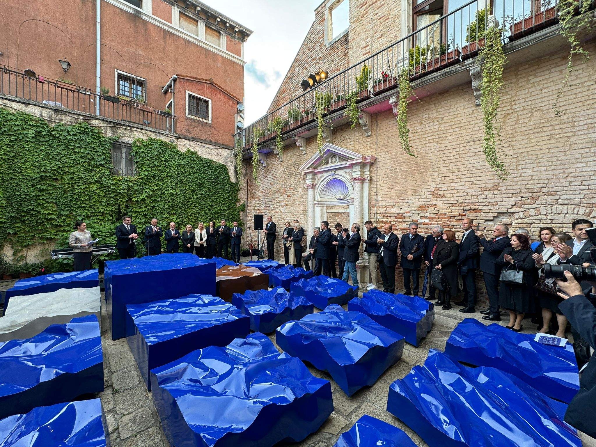 Svečano otvoren paviljon BiH na Venecijanskom bijenalu s projektom "Mjera mora" autora Stjepana Skoke