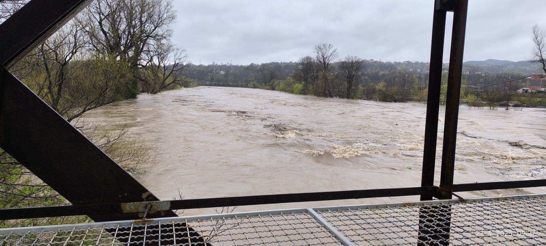 POLICIJA UPOZORAVA: Kažnjivo širenje lažnih informacija o vodostaju rijeke Bosne