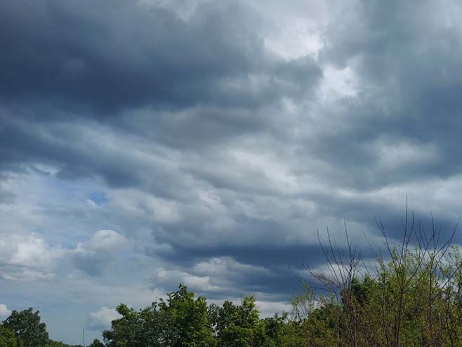 VRIJEME: Oblačno, toplo i vjetrovito