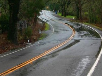 PUTEVI: Oprez - poledica i mokri kolovozi