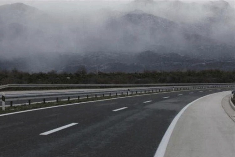 PUTEVI: Kolovozi suvi, poledica moguća u višim predjelima