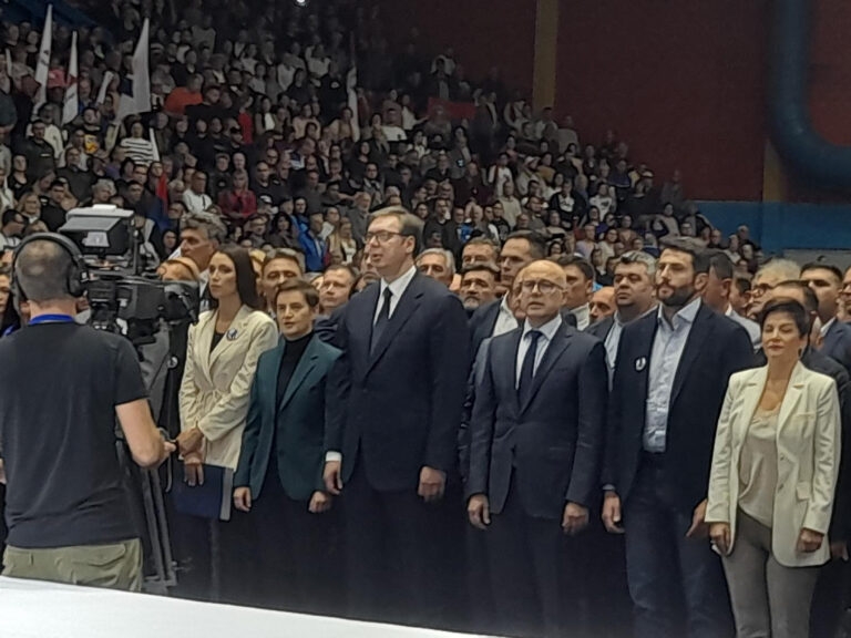 Da, ruke su vam krvave, a smrdite na pare
