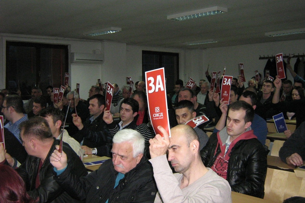 IZBOR NOVOG PREDSEDNIKA GRADSKOG ODBORA SNSD-A U DOBOJU Kandidati počeli da odmeravaju mišiće