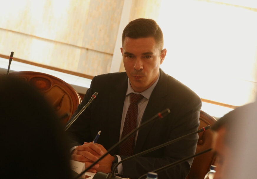VLAST SE UPLAŠILA: Povukli prijedlog zakona o stranim agentima iz skupštinske procedure
