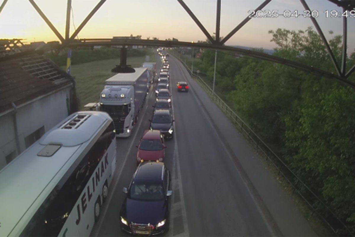 GRANIČNI PRELAZI: Kolone vozila na ulazu i izlazu iz BiH