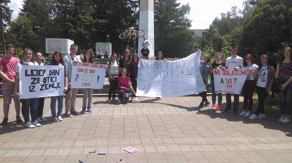 DOBOJ: Svi smo otišli, poručuju mladi!!! (FOTO)
