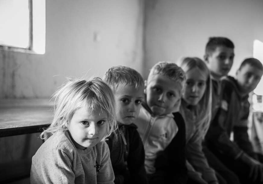 "Tu se i kupamo i jedemo" Teška životna priča Stanka, Dragane i njihovo 7 djece slama srca, pomozimo i upalimo plamen nade u domu porodice Radivojević iz Doboja