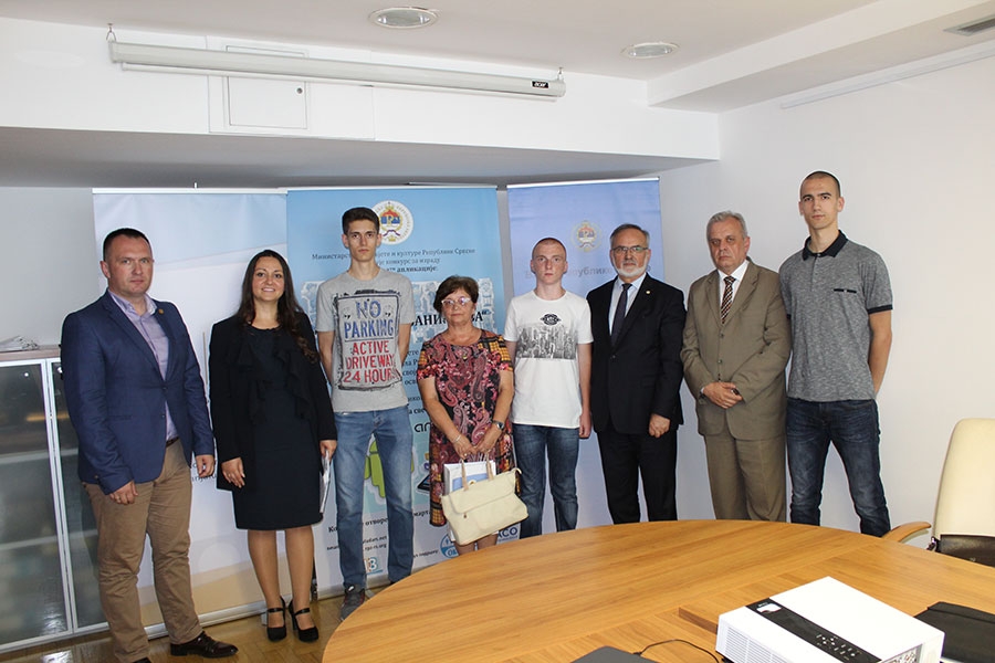 UČENIČKIH RUKU DJELO: Dobojski srednjoškolci autori NAJBOLJEG „Vodiča kroz zanimanja“